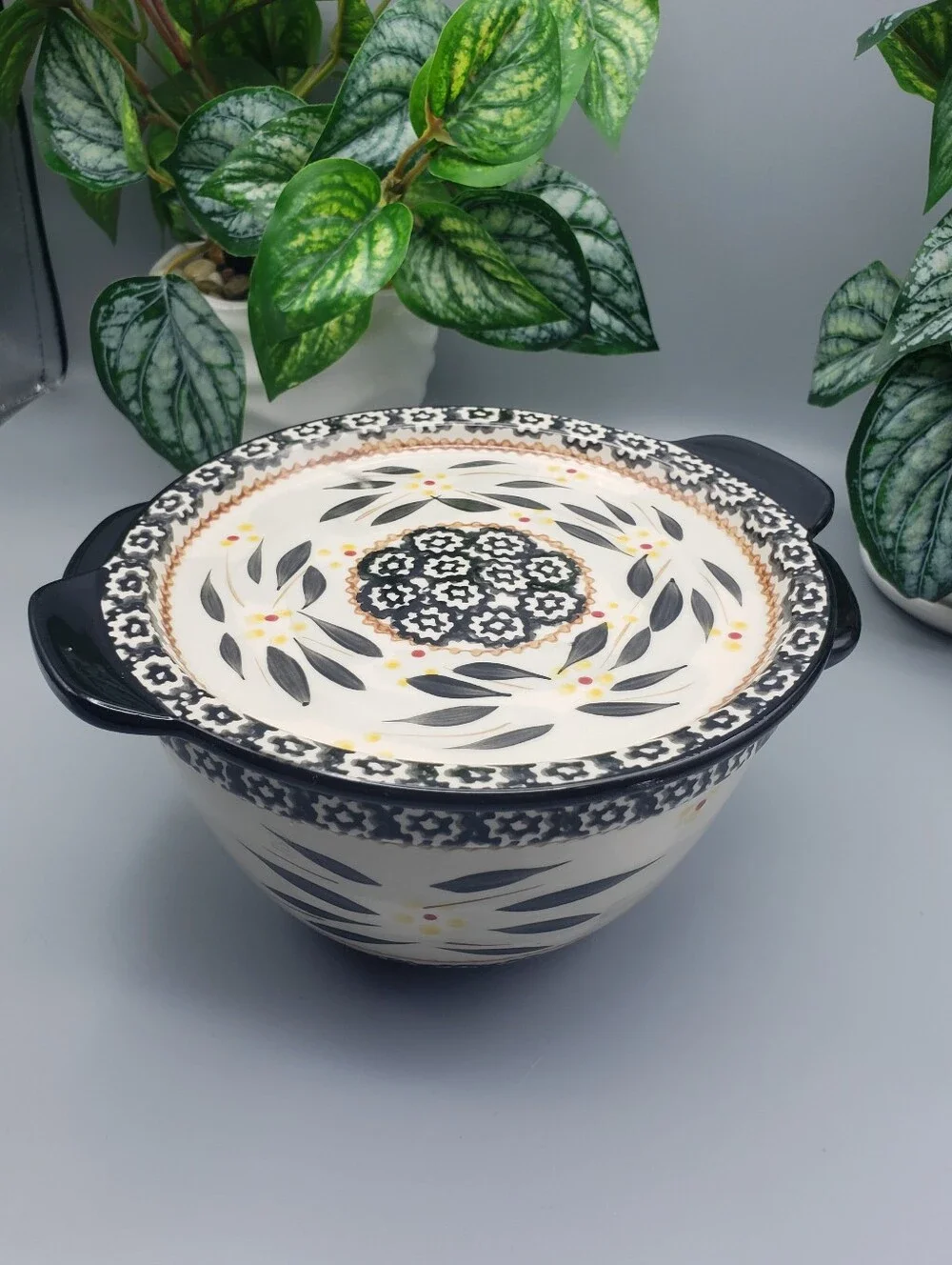 Temptations Ceramic Bowl w/Lid/Plate - Old World Black 1.5 Quart Size Vintage
